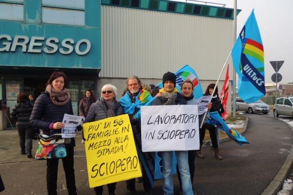 Carrefour, dipendenti disposti a ridursi lo stipendio per evitare la chiusura