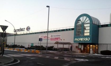 Chiusura Carrefour, interviene il Movimento 5 Stelle