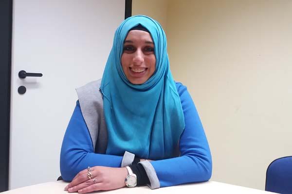 Fadia, in cantiere con il velo