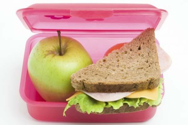 «I nostri bimbi a scuola mangiano male»