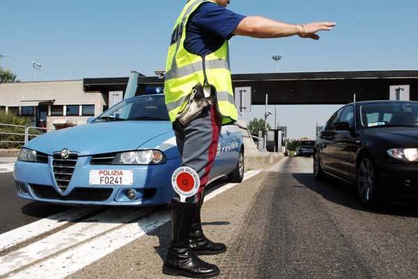 In auto con della droga: ritiro precauzionale della patente