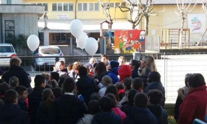 In cielo i palloncini segno di speranza per i tumori infantili