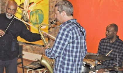 Sound innovativo e strumenti costruiti a mano, il trio Digital Primitives ad Ameno