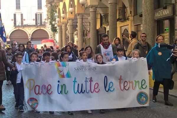 1.500 bambini hanno sfilato a chiedere la pace in tutto il mondo