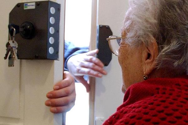 37enne in manette per aver truffato un’anziana ad agosto