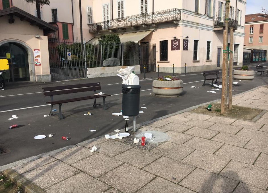 Arona: la domenica mattina si passeggia fra l’immondizia