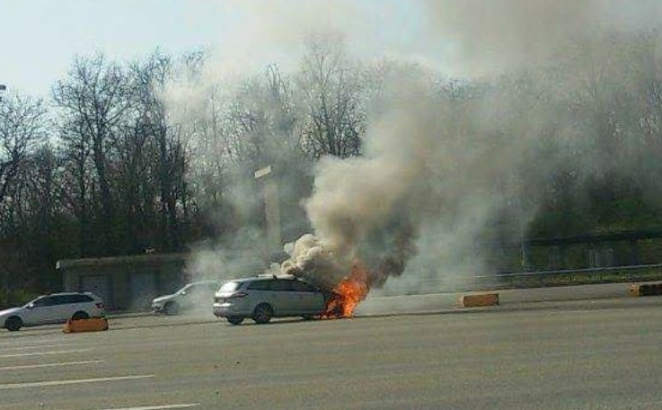 Arona: un’auto si incendia in autostrada