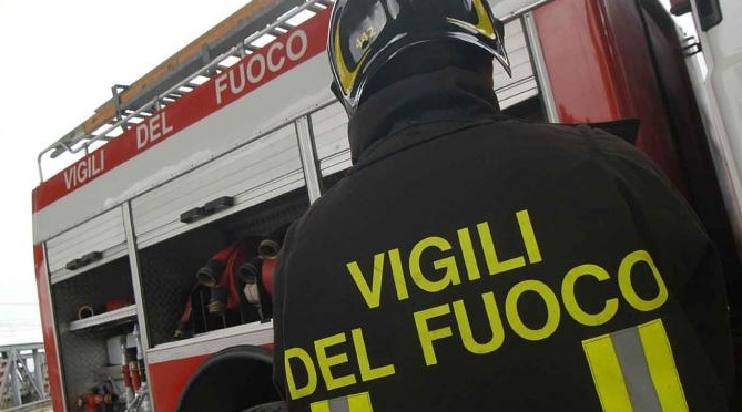 Borgomanero: il fuoco divora una cucina