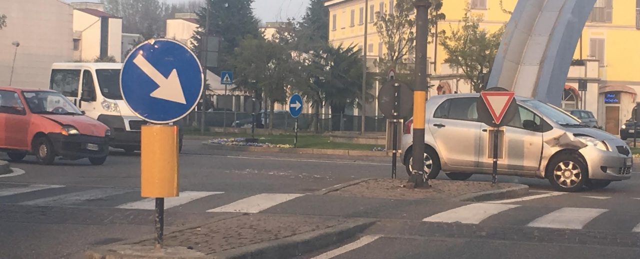 Incidente al cavalcavia di via XXV Aprile