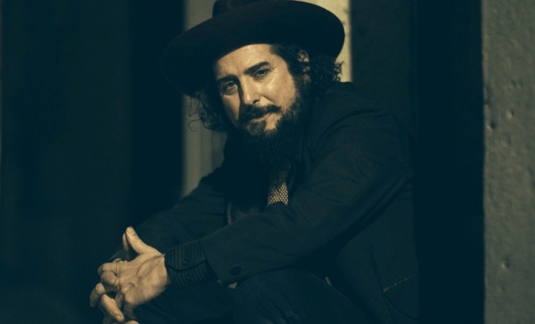 L’OMBRA di Capossela fa tappa a Novara