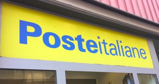 Pacchi dal tabaccaio: accordo con le Poste