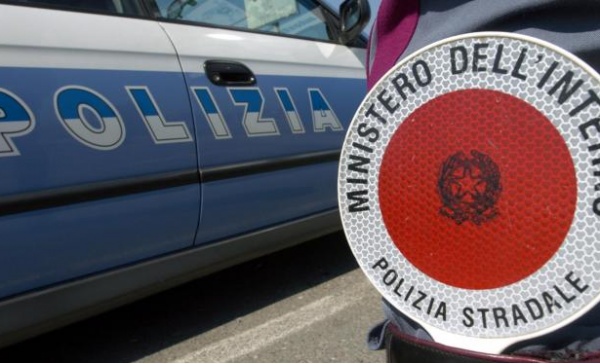 Non si fermano all’alt, scatta l’inseguimento