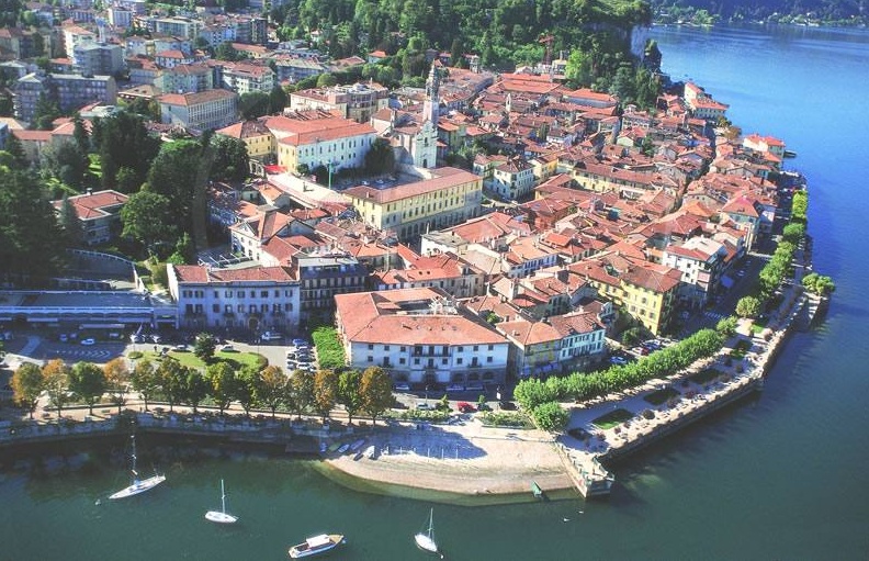 Un pezzo di Arona sul web