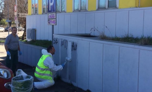 Via i graffiti dall’autostazione