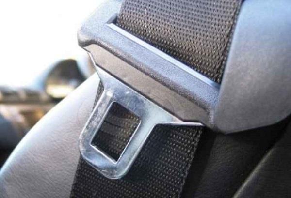 Controlli sul corretto uso delle cinture a sicurezza da parte della Polizia stradale