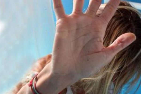 Distrutto il fiocco anti-bullismo a Briga Novarese, l’appello del sindaco
