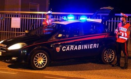 Insulta e minaccia i carabinieri, denunciato