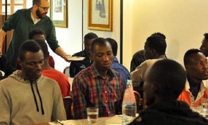 Migranti a Suno, il sindaco incontra i 6 ragazzi nordafricani