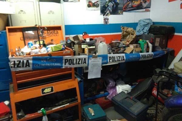 Officina abusiva scoperta dalla Polizia stradale