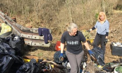 Pneumatici, materassi, wc: tutto quello che finisce nei boschi