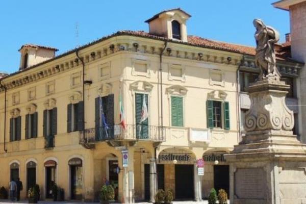 Troppi furti di fiori, il sindaco di Borgomanero denuncia