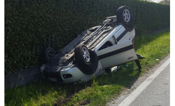 80enne perde il controllo dell’auto e finisce in ospedale