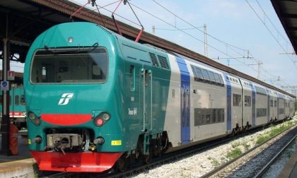 Diretti al rave senza biglietto, bloccano il treno