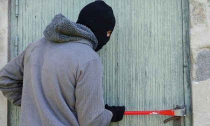 Dopo i vandali alle scuole, svaligiato lo Sporting