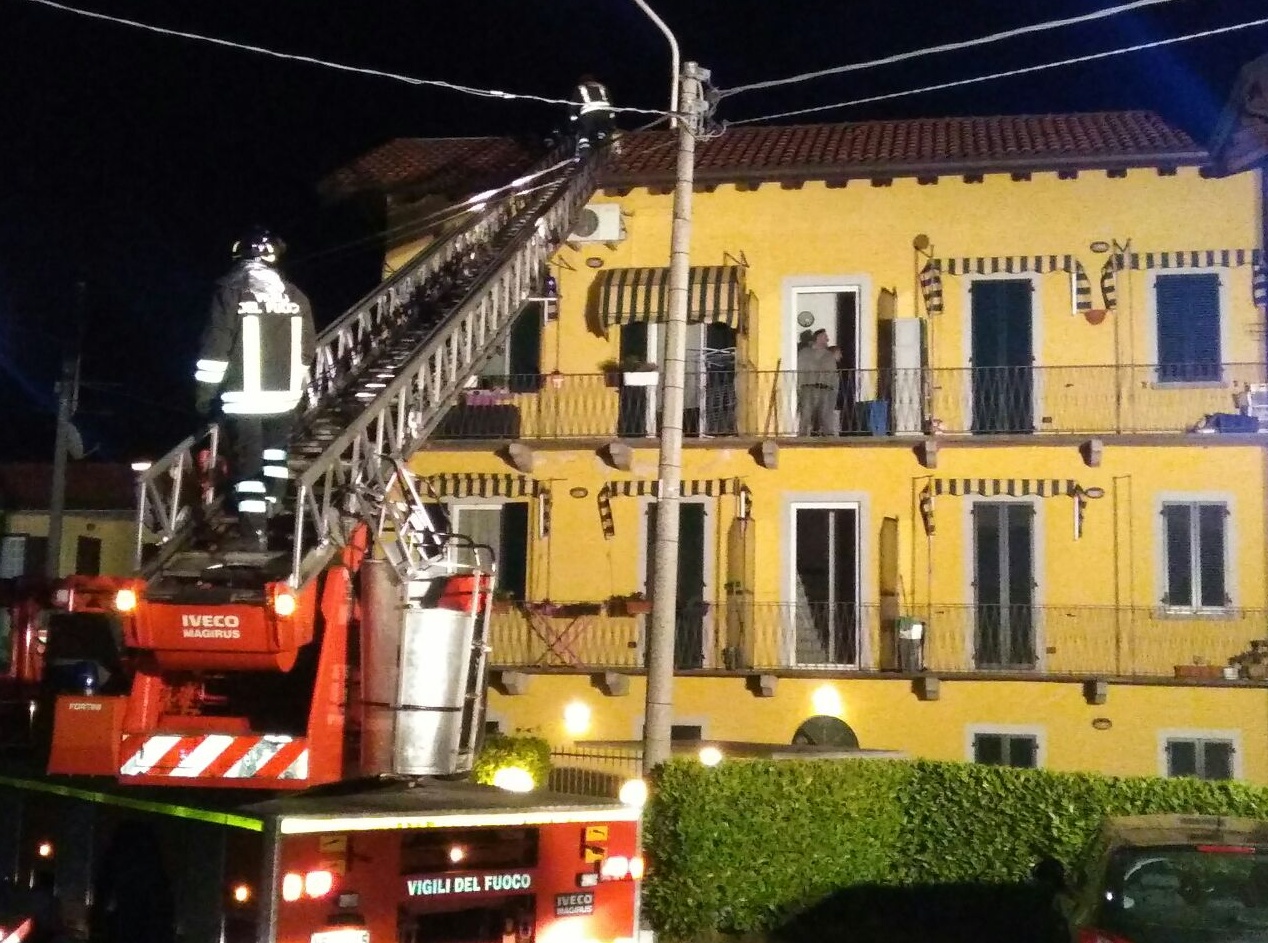 Gattico: tegole pericolanti in via Madonna