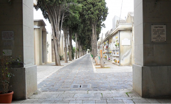 Oggi pomeriggio cimitero chiuso