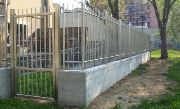 Un muretto contro l’inciviltà