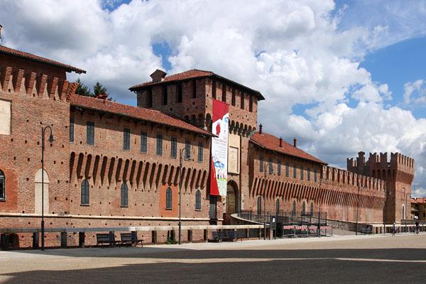Castello di Galliate,  che ne sarà del torrione nord est?