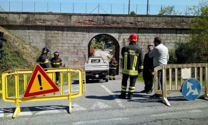 Chiusa strada a Borgo Ticino per caduta di alcuni calcinacci