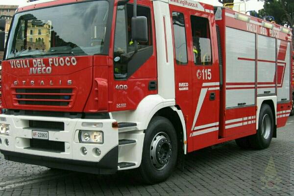 Fiamme da una casa a Caltignaga: intervento dei Vigili del fuoco