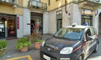 Rubato materiale da lavoro e contanti in un negozio
