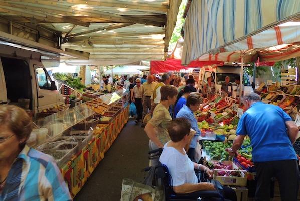 Venerdì 1° novembre: il mercato a Borgomanero si terrà regolarmente