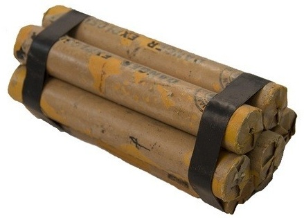 Armeno: tre candelotti di dinamite in municipio