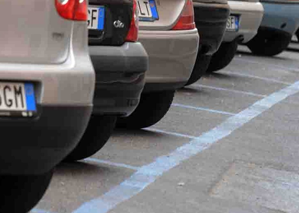 Borgomanero: la sosta sulle strisce blu si paga con l’App Telepass