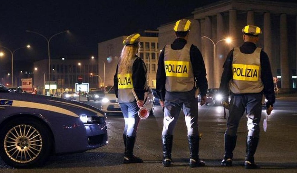 Consegnava pacchi ubriaco e senza permesso: quasi 5mila euro di multa