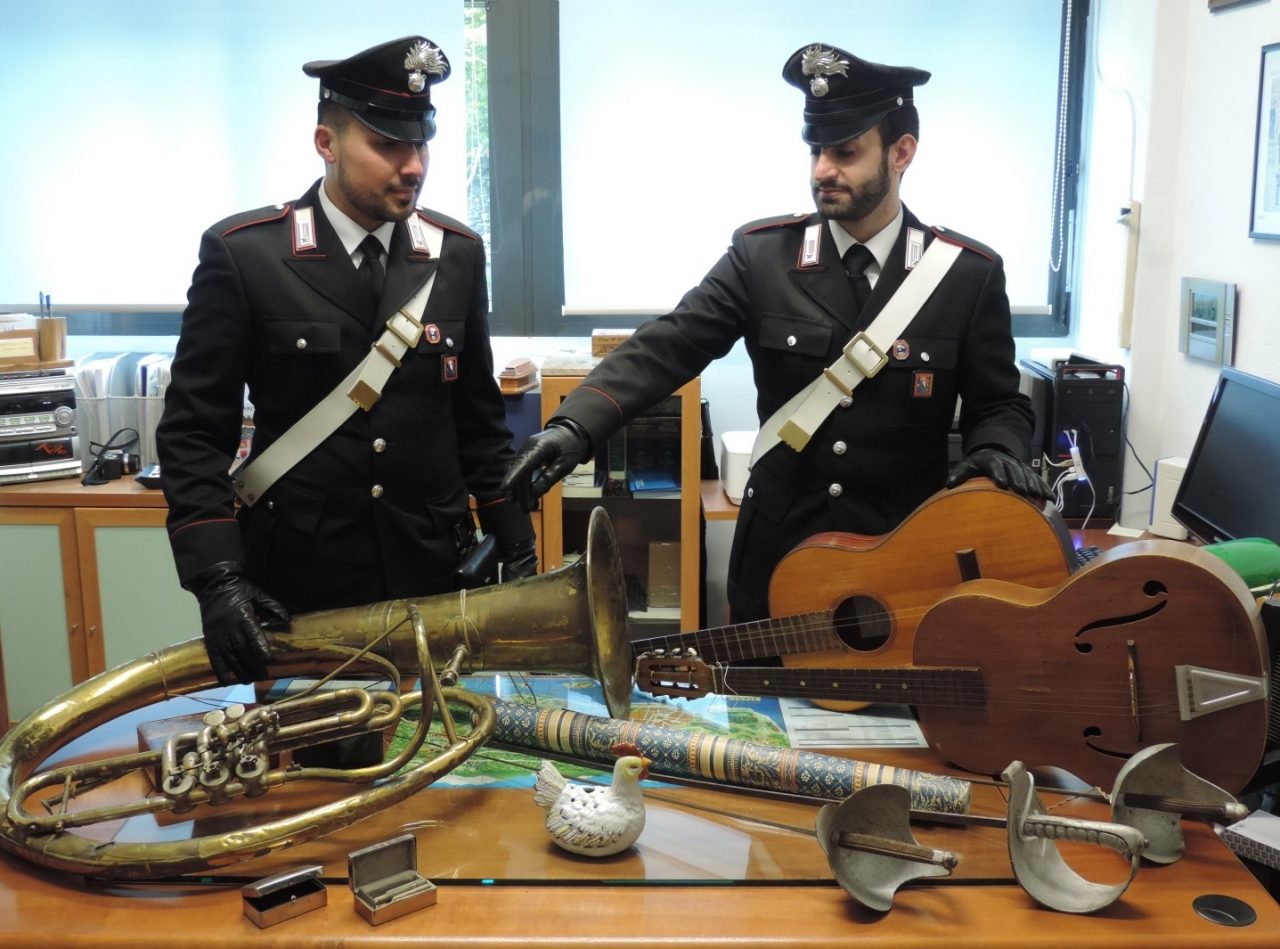 Gignese: arrestati minorenni dopo furto in villa