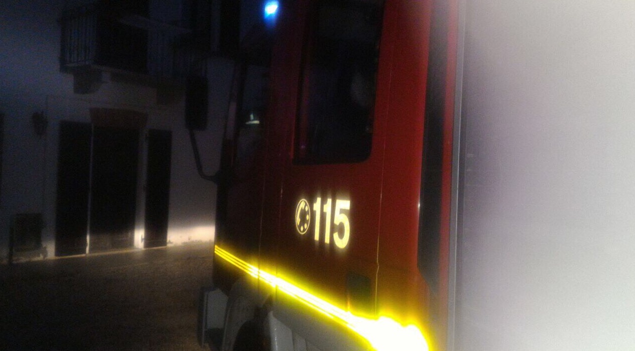 Incendio: pompieri intervengono a Cavallirio
