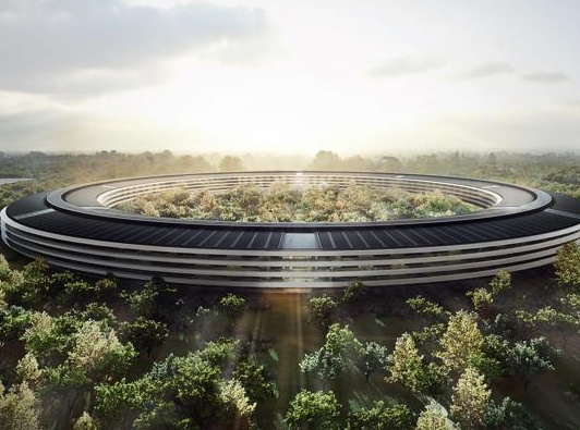 La nuova incredibile sede Apple: un’astronave immersa nel verde