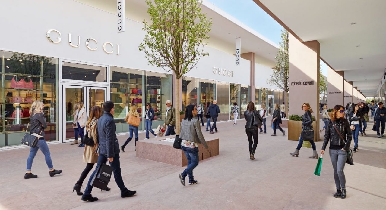 Salone del libro a Torino Outlet Village
