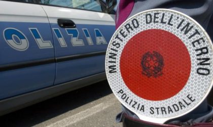 Si presenta alticcio a pagare un verbale: patente ritirata