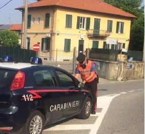Varallo Pombia: ferisce il fratello con un bicchiere, arrestato