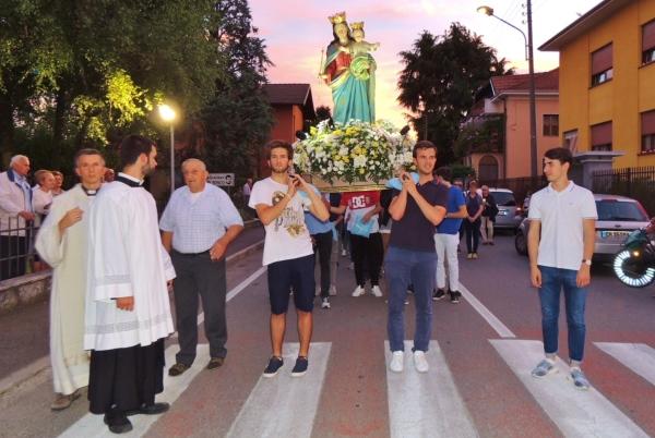 A Borgomanero la tradizionale processione in onore di Maria Ausiliatrice (FOTOGALLERY)