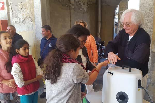 All’ospedale Maggiora si gioca per imparare l’importanza di lavarsi le mani