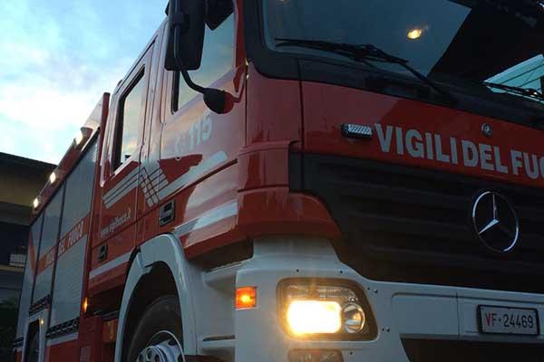 Auto ribaltata a Castelletto Ticino