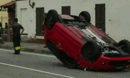 Auto si ribalta su corso Risorgimento