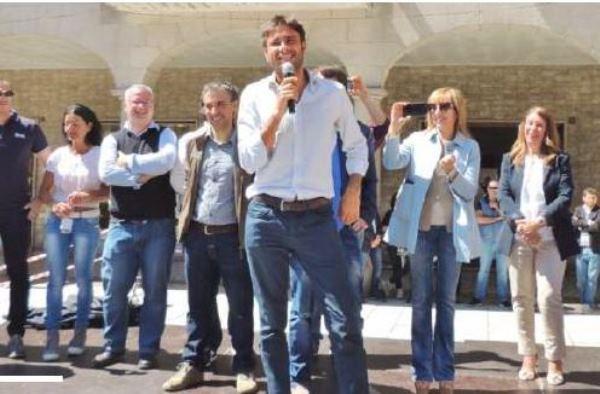 Bagno di folla per Di Battista: «Pronti a governare il Paese»